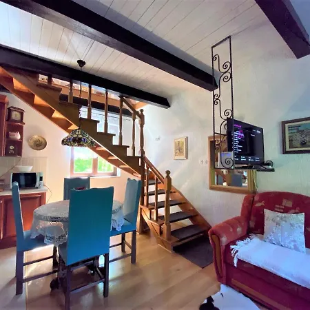 Kuca Homer * Mala Lesnica